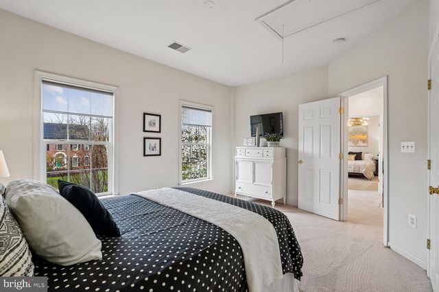22527 FOREST RUN DR, Ashburn, VA 20148