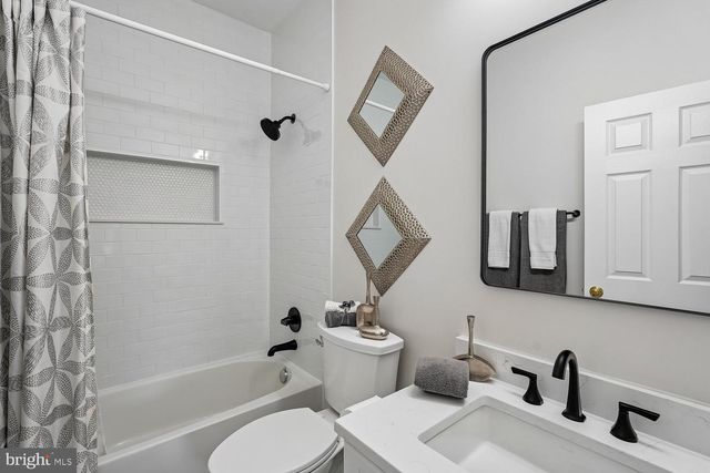 22527 FOREST RUN DR, Ashburn, VA 20148