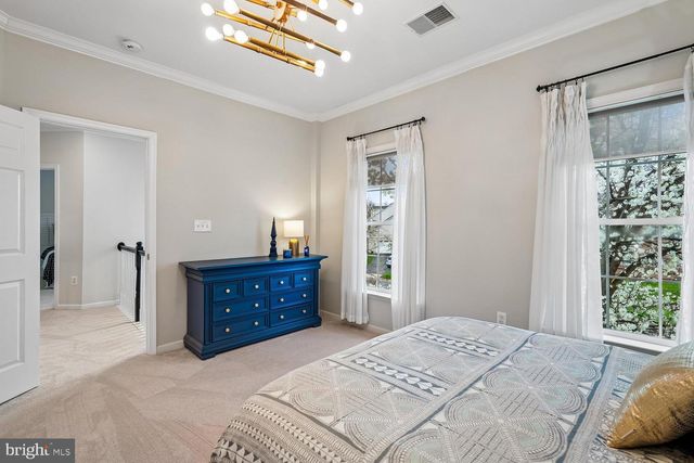 22527 FOREST RUN DR, Ashburn, VA 20148