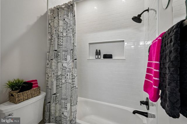 22527 FOREST RUN DR, Ashburn, VA 20148
