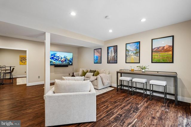 22527 FOREST RUN DR, Ashburn, VA 20148