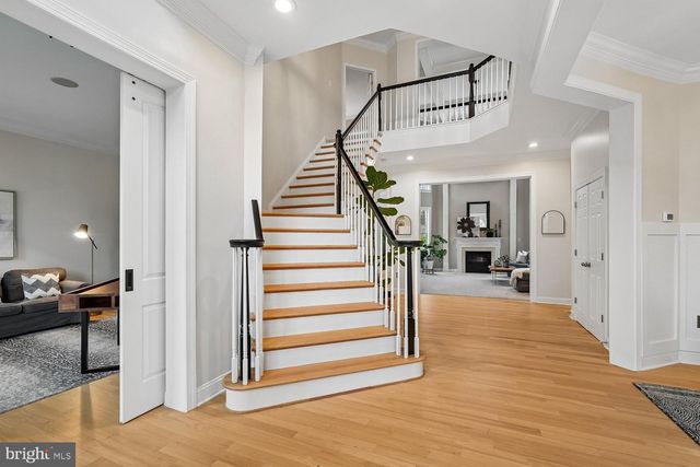 22527 FOREST RUN DR, Ashburn, VA 20148