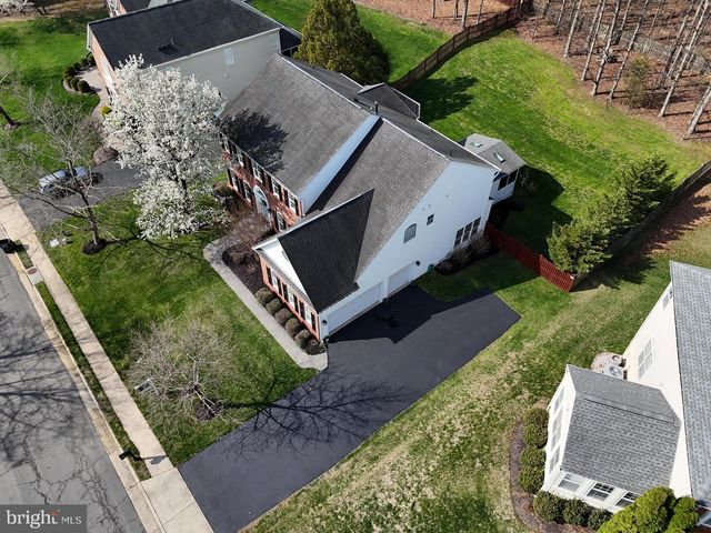 22527 FOREST RUN DR, Ashburn, VA 20148
