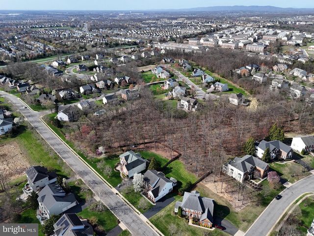 22527 FOREST RUN DR, Ashburn, VA 20148