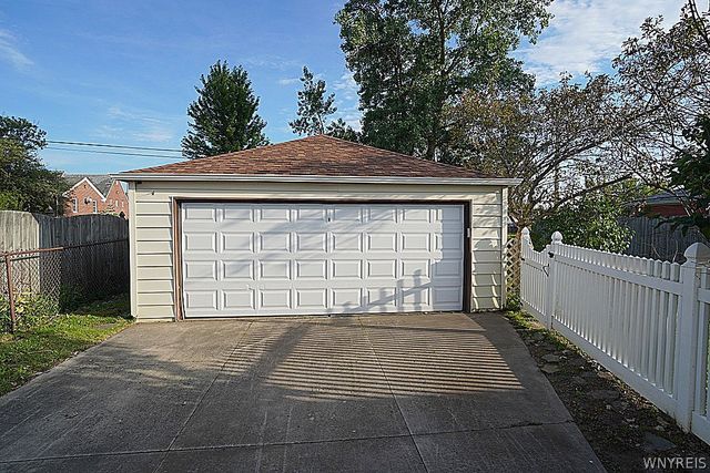 1185 Cleveland Drive, Cheektowaga, NY 14225