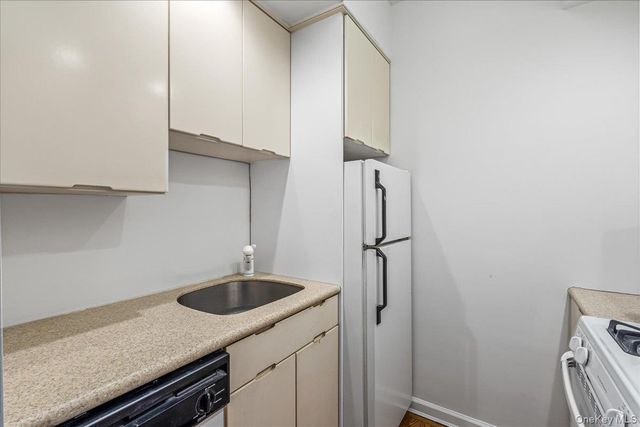 18-15 215th Street 17L, Bayside, NY 11360