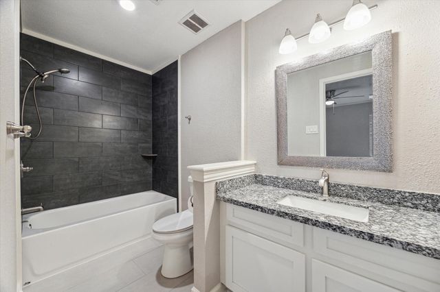 1428 Silverpines Road 428, Houston, TX 77062