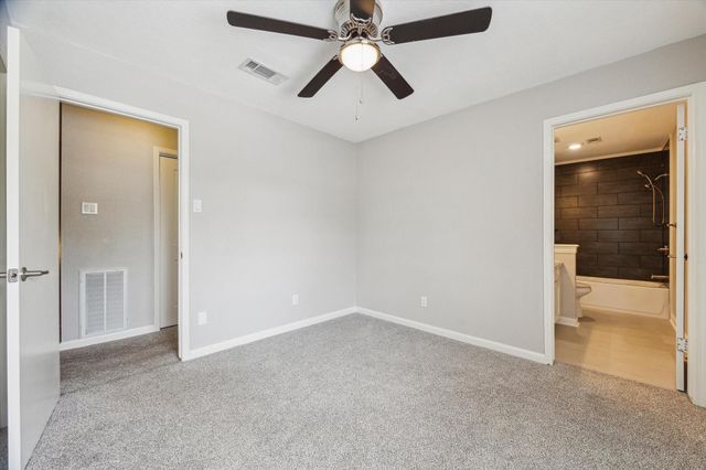 1428 Silverpines Road 428, Houston, TX 77062