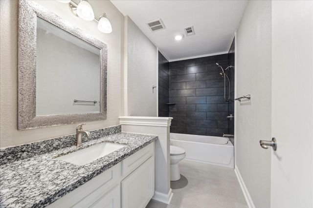 1428 Silverpines Road 428, Houston, TX 77062