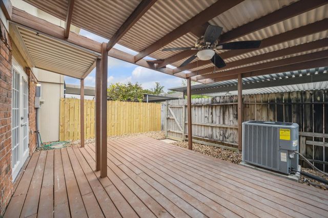 1428 Silverpines Road 428, Houston, TX 77062