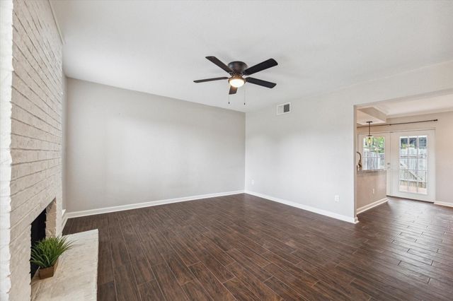 1428 Silverpines Road 428, Houston, TX 77062