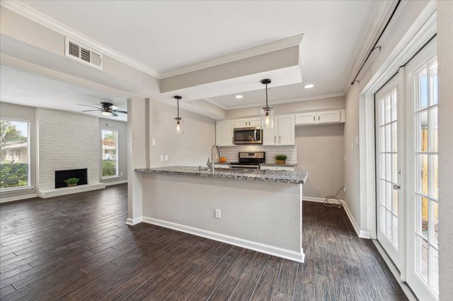 1428 Silverpines Road 428, Houston, TX 77062