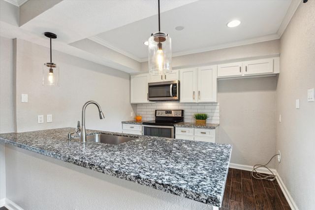 1428 Silverpines Road 428, Houston, TX 77062
