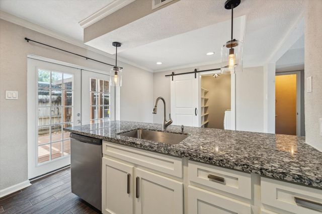 1428 Silverpines Road 428, Houston, TX 77062