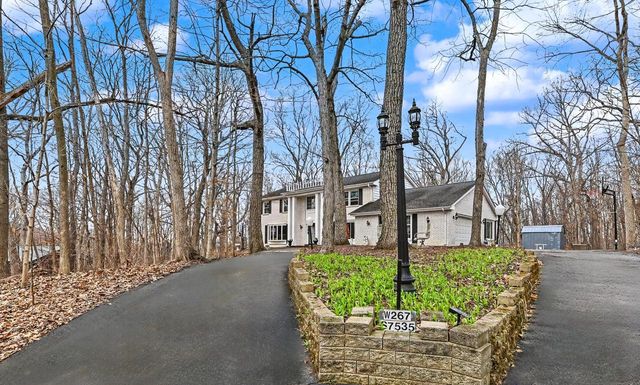 W267S7535 Olympia COURT N, Waukesha, WI 53189