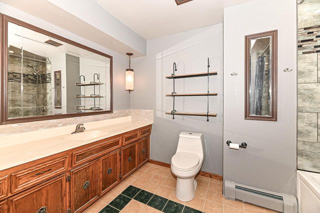 W267S7535 Olympia COURT N, Waukesha, WI 53189