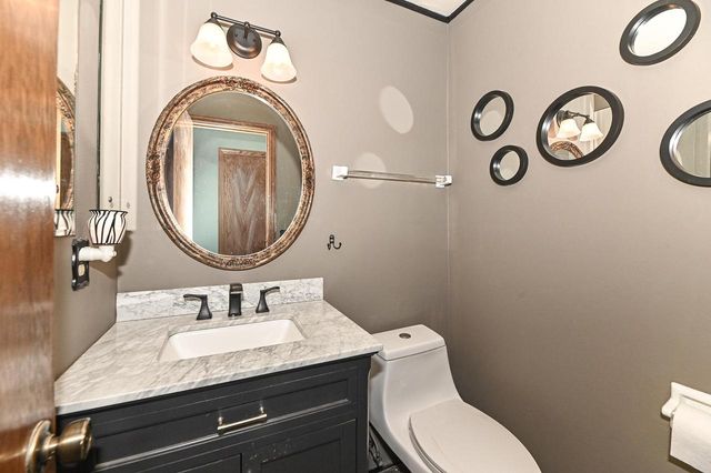 W267S7535 Olympia COURT N, Waukesha, WI 53189