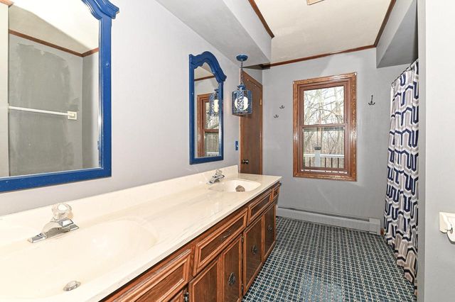 W267S7535 Olympia COURT N, Waukesha, WI 53189