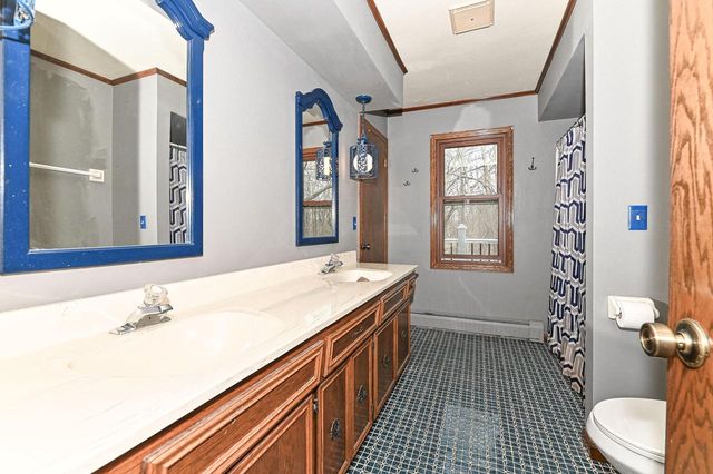 W267S7535 Olympia COURT N, Waukesha, WI 53189