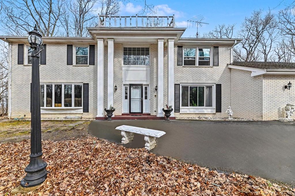 W267S7535 Olympia COURT N, Waukesha, WI 53189