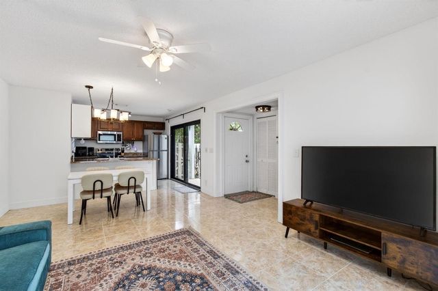 22380 Pineapple Walk Drive, Boca Raton, FL 33433