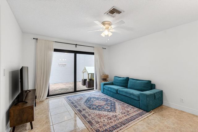 22380 Pineapple Walk Drive, Boca Raton, FL 33433