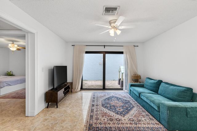 22380 Pineapple Walk Drive, Boca Raton, FL 33433