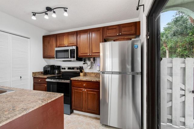 22380 Pineapple Walk Drive, Boca Raton, FL 33433