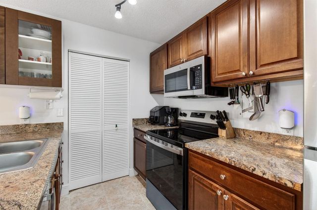 22380 Pineapple Walk Drive, Boca Raton, FL 33433