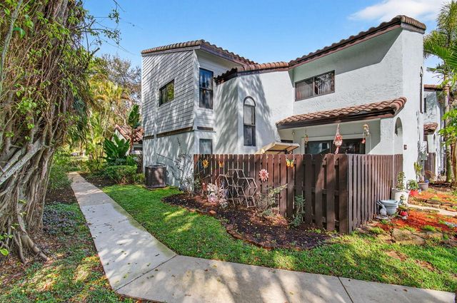 22380 Pineapple Walk Drive, Boca Raton, FL 33433