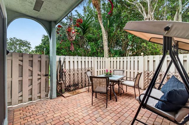 22380 Pineapple Walk Drive, Boca Raton, FL 33433