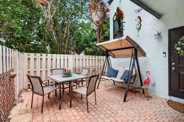 22380 Pineapple Walk Drive, Boca Raton, FL 33433