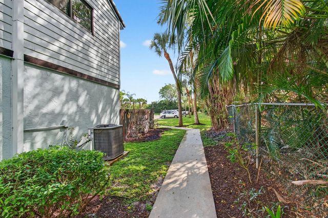 22380 Pineapple Walk Drive, Boca Raton, FL 33433