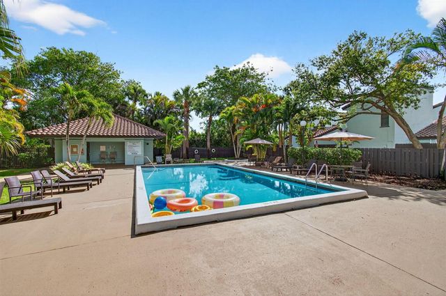 22380 Pineapple Walk Drive, Boca Raton, FL 33433