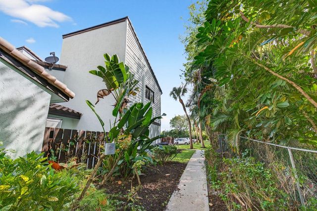 22380 Pineapple Walk Drive, Boca Raton, FL 33433