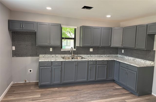 2038 N Quincy Avenue, Tulsa, OK 74106