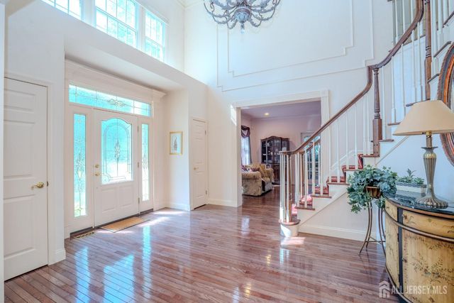 8 Marian Drive, West Windsor, NJ 08550