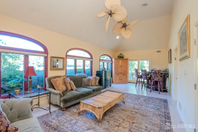 8 Marian Drive, West Windsor, NJ 08550