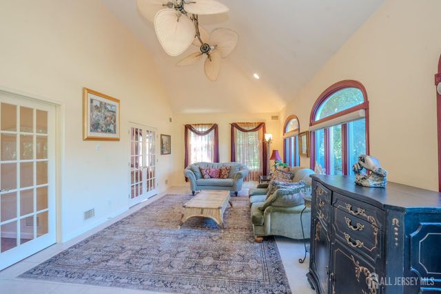 8 Marian Drive, West Windsor, NJ 08550