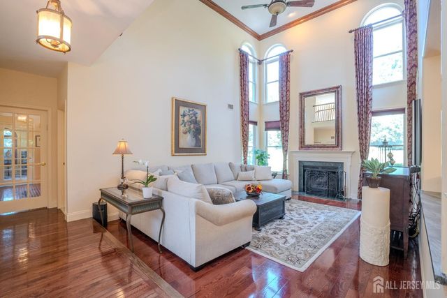8 Marian Drive, West Windsor, NJ 08550