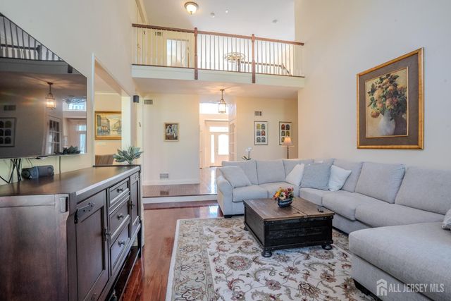 8 Marian Drive, West Windsor, NJ 08550