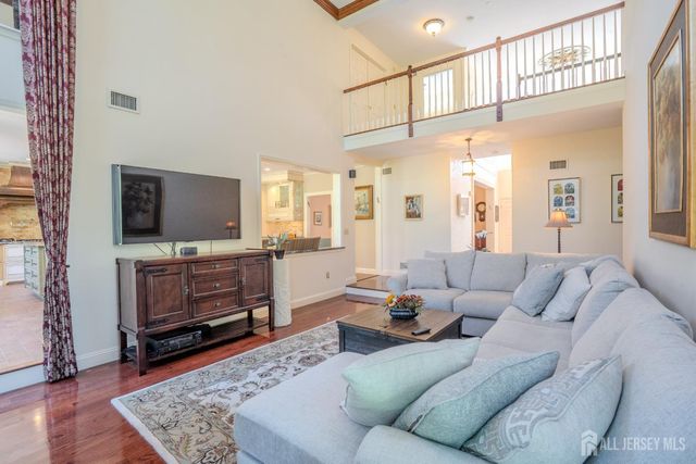 8 Marian Drive, West Windsor, NJ 08550