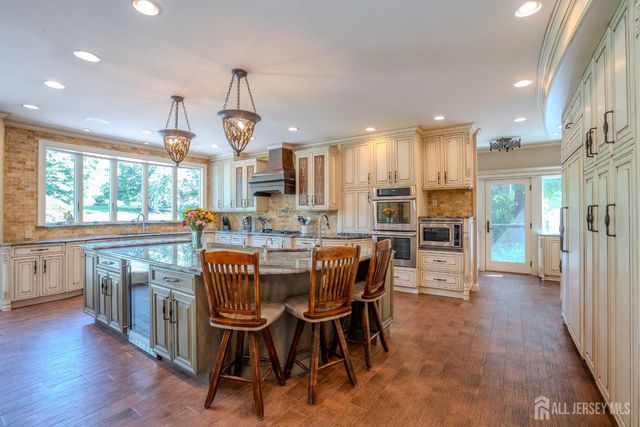 8 Marian Drive, West Windsor, NJ 08550