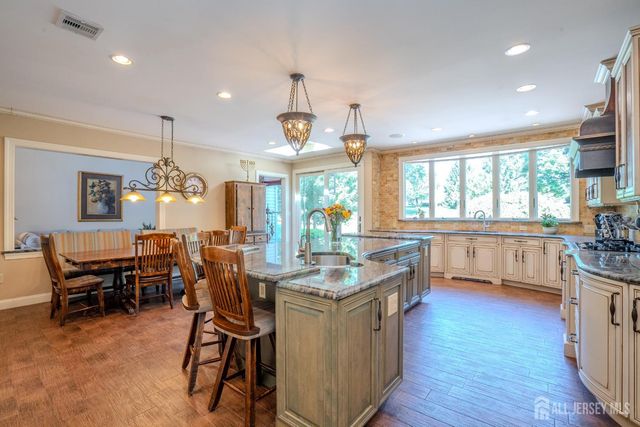 8 Marian Drive, West Windsor, NJ 08550