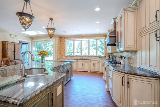 8 Marian Drive, West Windsor, NJ 08550