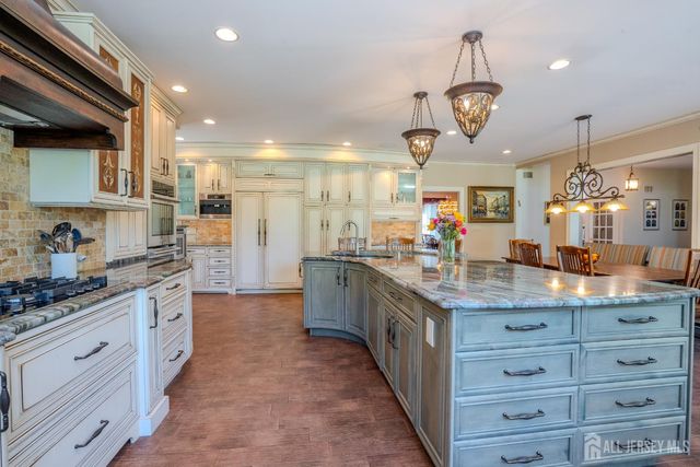 8 Marian Drive, West Windsor, NJ 08550