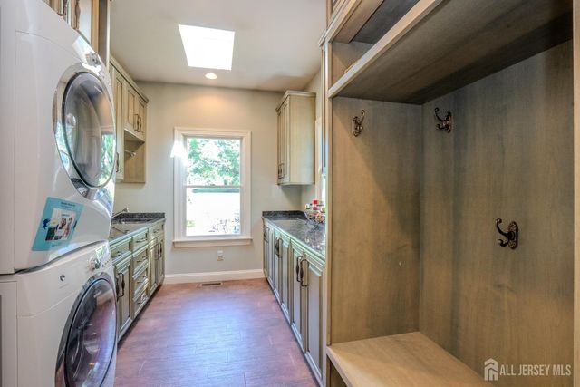 8 Marian Drive, West Windsor, NJ 08550