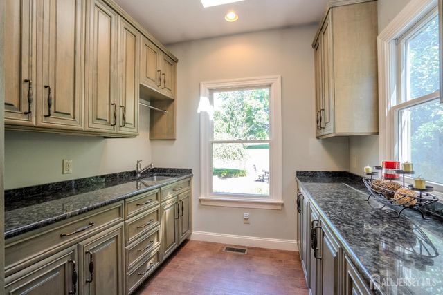 8 Marian Drive, West Windsor, NJ 08550