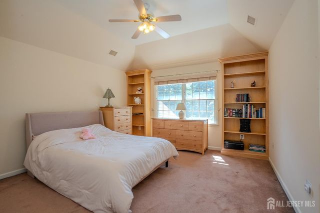 8 Marian Drive, West Windsor, NJ 08550