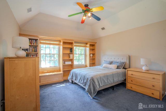8 Marian Drive, West Windsor, NJ 08550